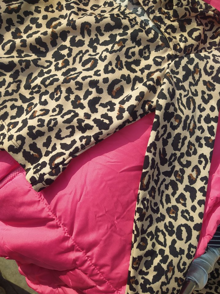 Düğmeli Kahverengi Leopar Desenli Kedi Kıyafeti - Görsel 2