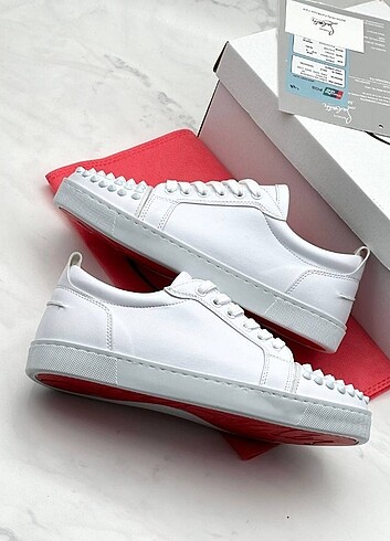 42 Beden Christian louboutin deri beyaz
