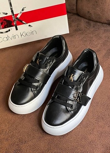 Calvin Klein Kadın siyah