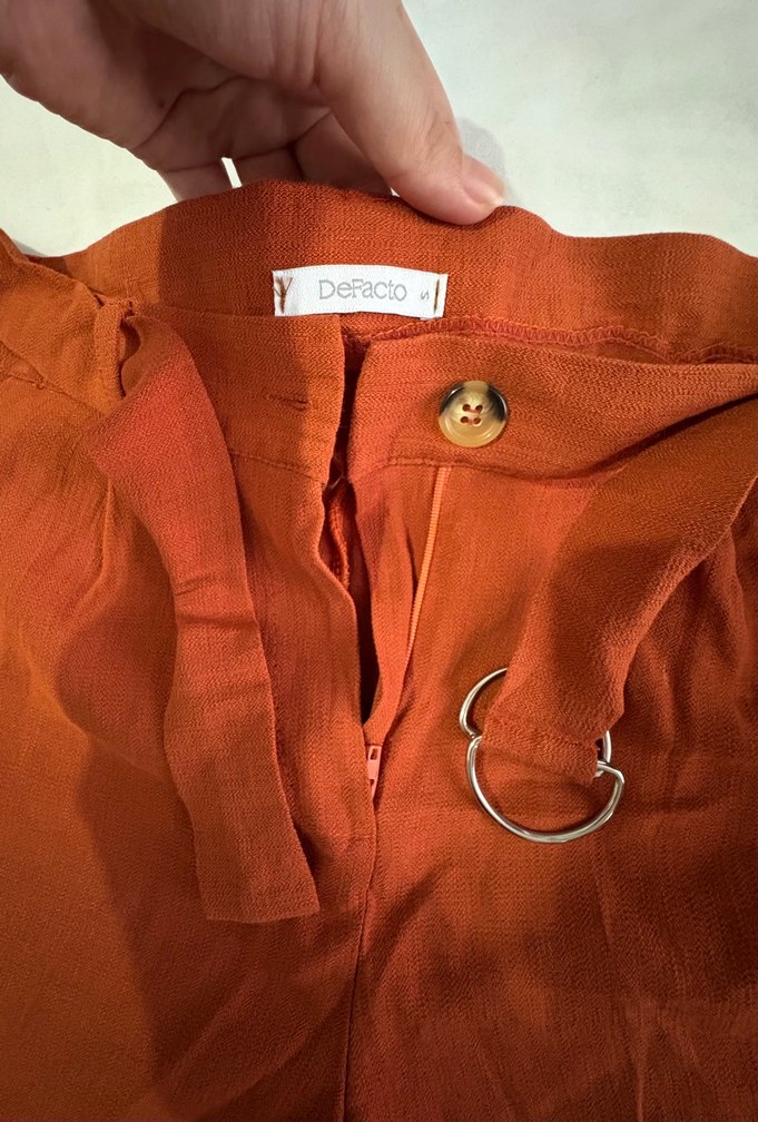 Kemerli Kahverengi Keten Kadın Bermuda Şort - Görsel 2