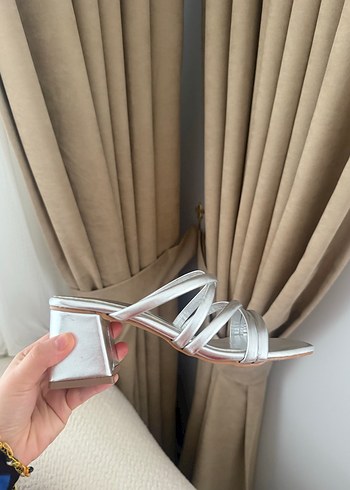 Bej Metal Tokalı Stiletto Topuklu Kadın Sandalet - Görsel 4