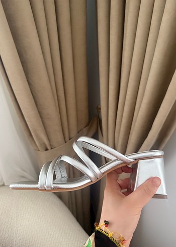 Bej Metal Tokalı Stiletto Topuklu Kadın Sandalet - Görsel 3