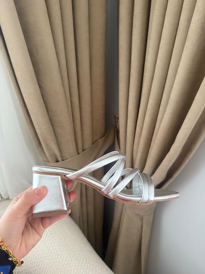 Bej Metal Tokalı Stiletto Topuklu Kadın Sandalet - Görsel 4