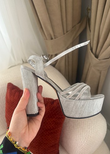 Gümüş Taş Detaylı Şık Platform Abiye Ayakkabı  Hiç Kullanılmadı - Görsel 2