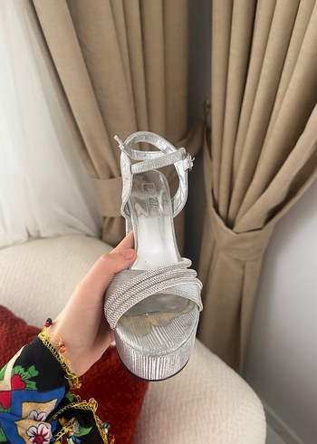 Gümüş Taş Detaylı Şık Platform Abiye Ayakkabı  Hiç Kullanılmadı - Görsel 4