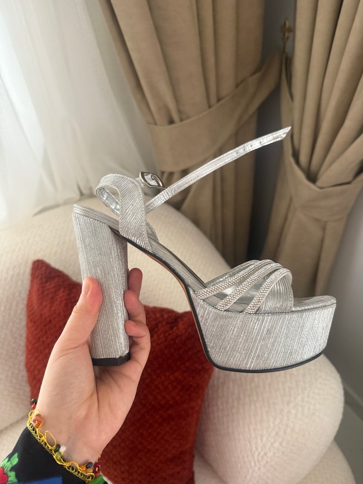 Gümüş Taş Detaylı Şık Platform Abiye Ayakkabı  Hiç Kullanılmadı - Görsel 2