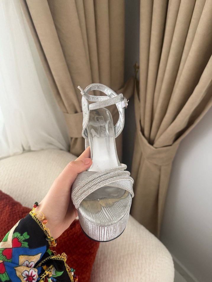 Gümüş Taş Detaylı Şık Platform Abiye Ayakkabı  Hiç Kullanılmadı - Görsel 4