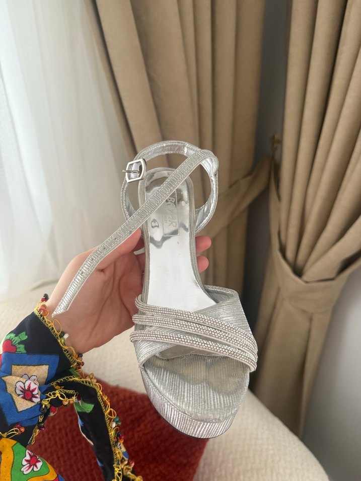 Gümüş Taş Detaylı Şık Platform Abiye Ayakkabı  Hiç Kullanılmadı - Görsel 3