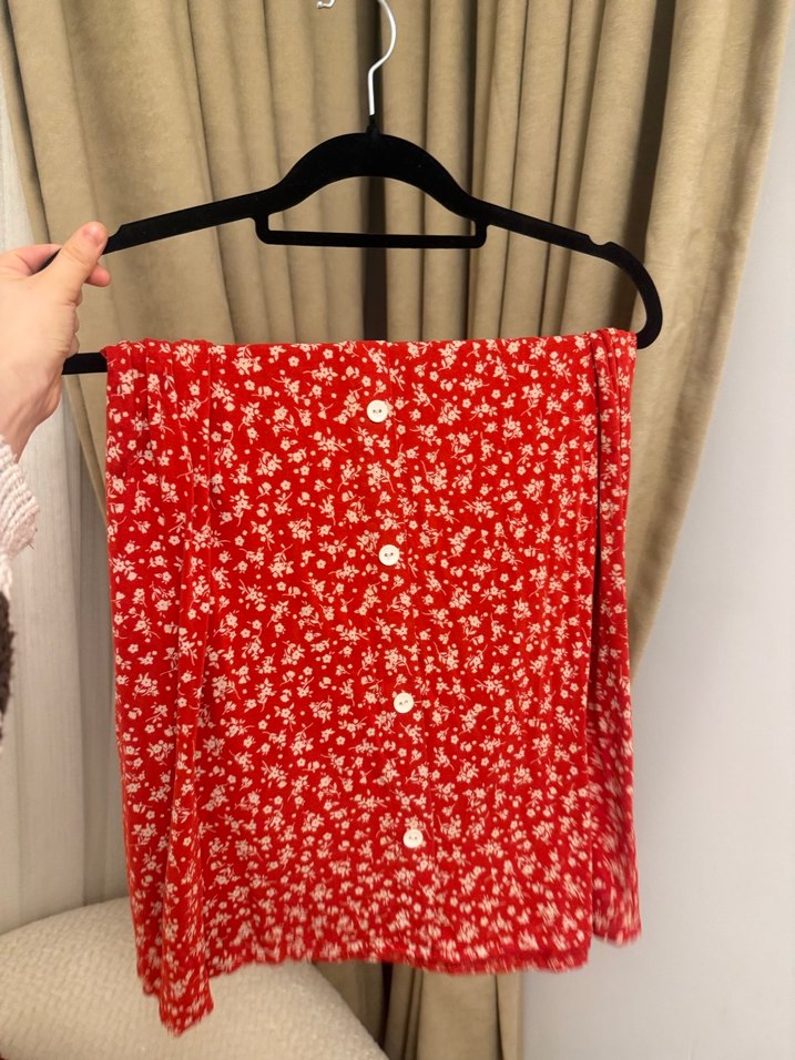 Kırmızı Çıtır Çiçekli Düğme Detaylı Etek - Görsel 3