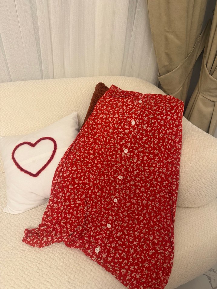 Kırmızı Çıtır Çiçekli Düğme Detaylı Etek - Görsel 2