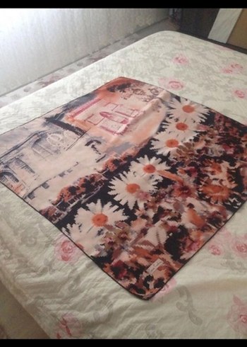 Pierre cardin Çiçek ve Paris Desenli Kadın eşarp - Görsel 3