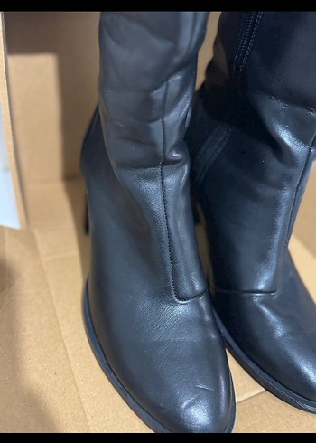 Siyah Deri Dizüstü Tokalı İnce Topuklu Çizme - Görsel 2