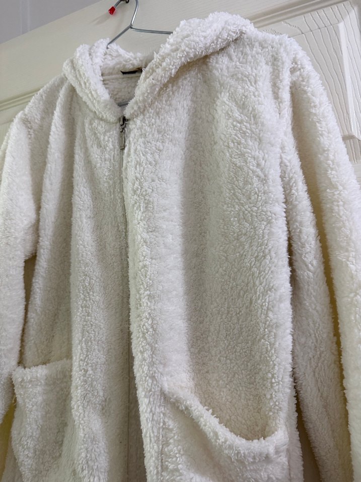 Beyaz Kapüşonlu Peluş Kadın Ceket - Görsel 4