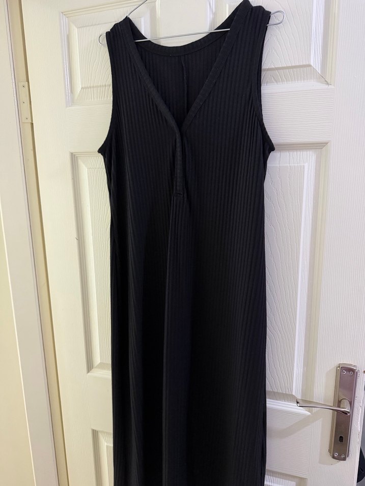 V Yaka Siyah Uzun  Elbise - Görsel 2