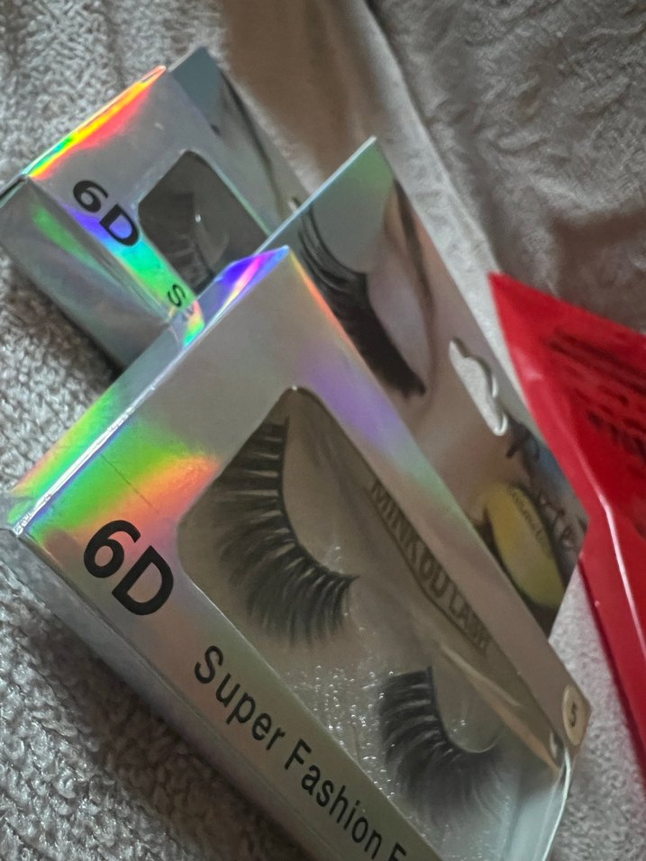 Renkli Bej Takma Kirpikler - Görsel 2