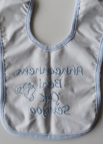 Mavi Kenarlı Baskılı Bebek Önlüğü - Görsel 2