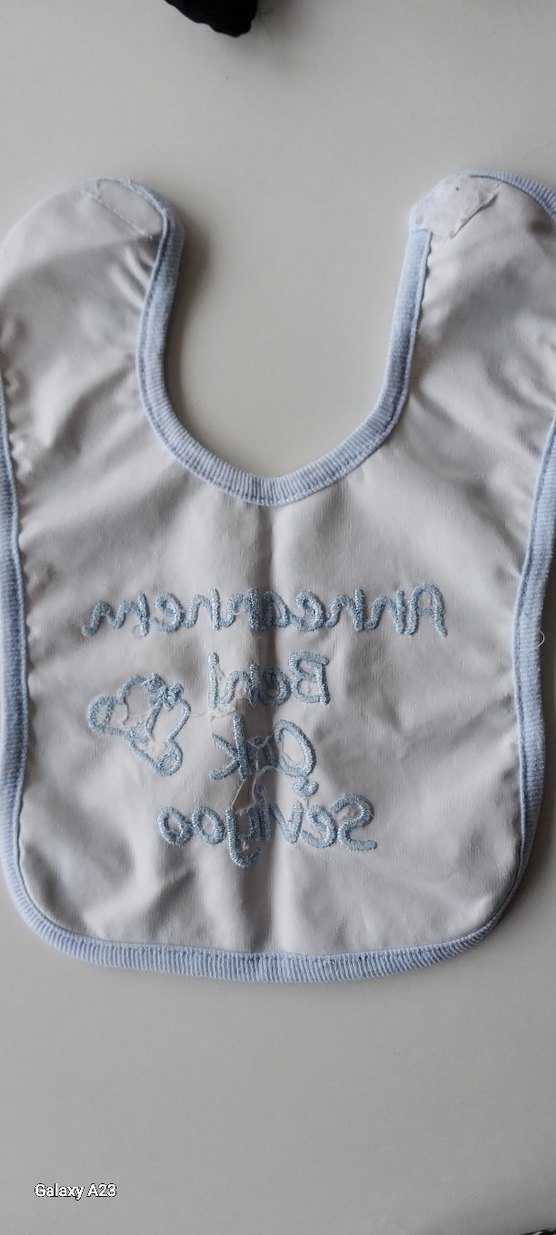 Mavi Kenarlı Baskılı Bebek Önlüğü - Görsel 2