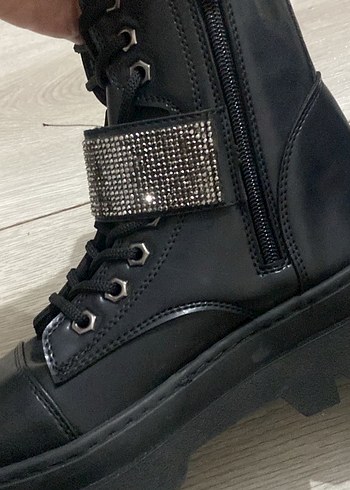 Siyah Parlak Goth Bot - Görsel 6