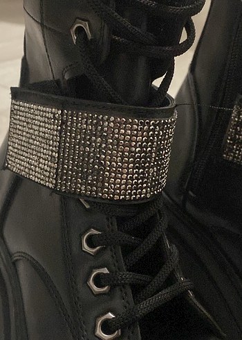 Siyah Parlak Goth Bot - Görsel 2