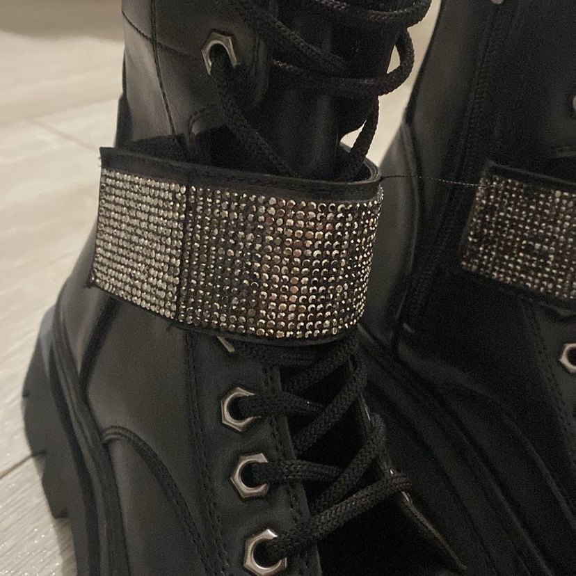 Siyah Parlak Goth Bot - Görsel 2