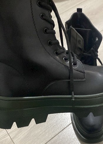 Siyah Bağcıklı Gotik  Kadın Bot - Görsel 4