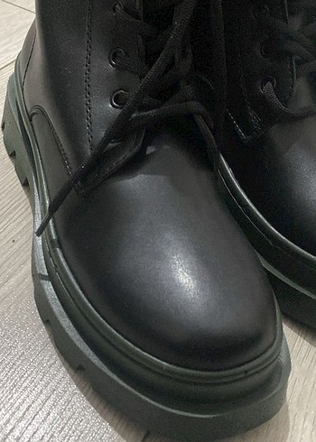 Siyah Bağcıklı Gotik  Kadın Bot - Görsel 2