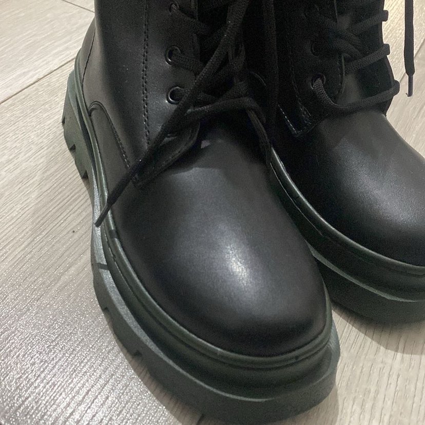 Siyah Bağcıklı Gotik  Kadın Bot - Görsel 2