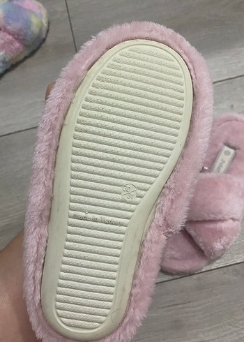 Pembe Kürklü Ev Terliği - Görsel 3