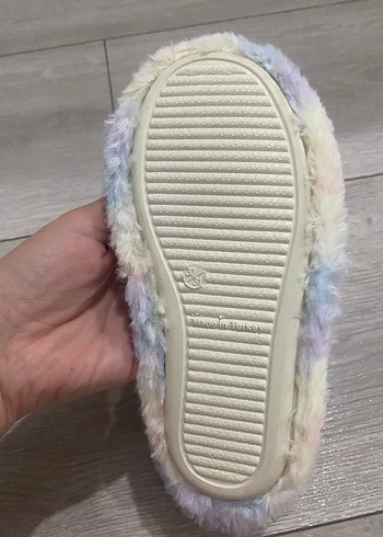 Çocuk Pastel Renkli Tüylü Bantlı Terlik - Görsel 2