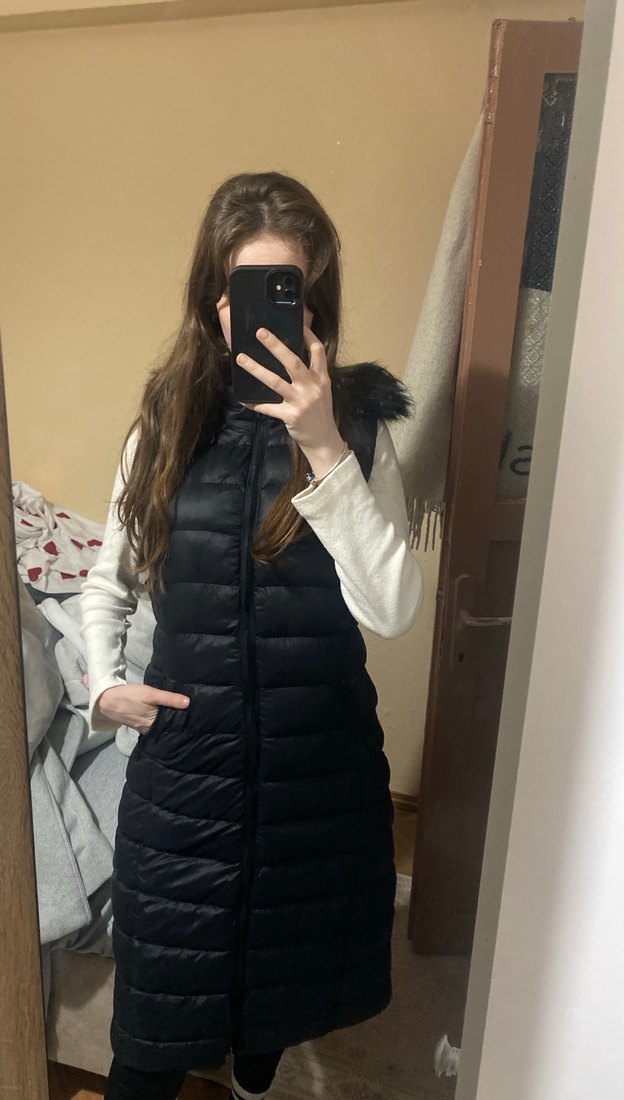 Siyah Kürklü Kapüşonlu Kadın Yelek - Görsel 2