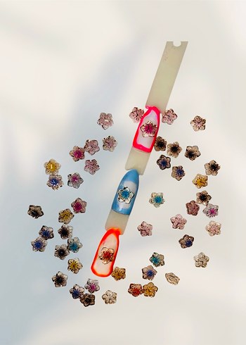 Renkli Çiçek Desenli Tırnak Süsleri 50 adet - Görsel 3