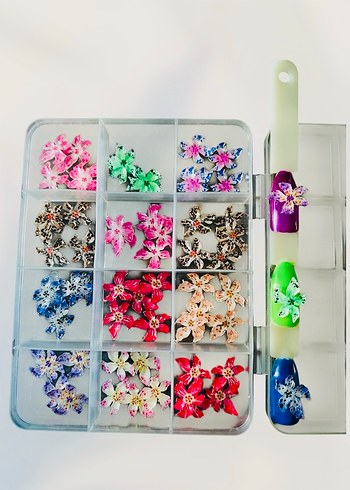 Çok Renkli Çiçek Tırnak Süslemeleri - Görsel 2