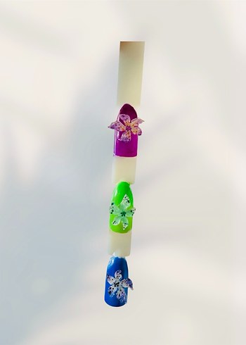 Çok Renkli Çiçek Tırnak Süslemeleri - Görsel 3