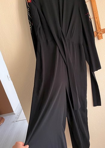 Uzun Kollu Siyah Nakışlı Uzun Elbise - Görsel 2