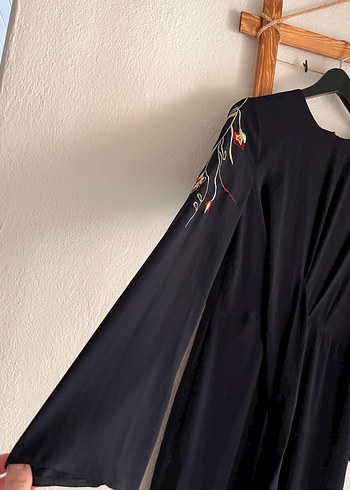 Uzun Kollu Siyah Nakışlı Uzun Elbise - Görsel 3