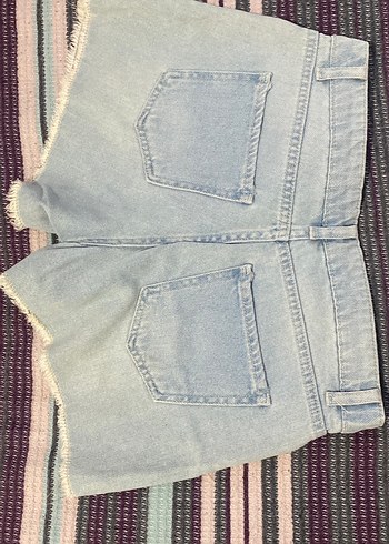 Nakışlı Mavi Mini Düğmeli Kot Şort - Görsel 2