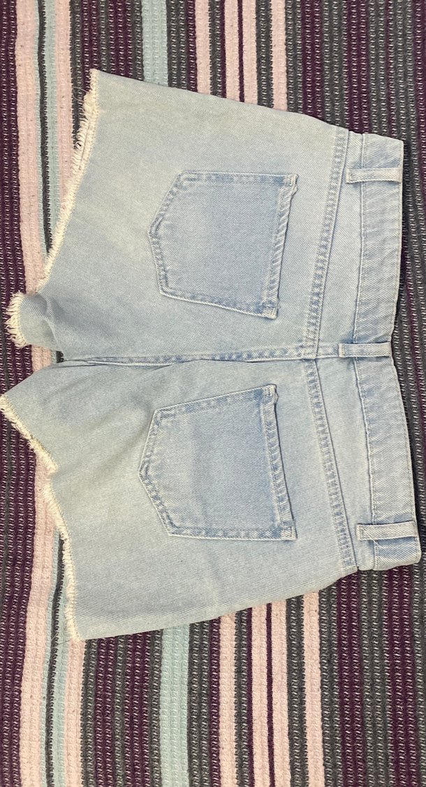 Nakışlı Mavi Mini Düğmeli Kot Şort - Görsel 2