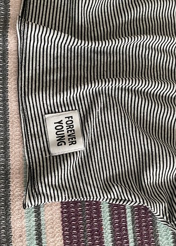 siyah beyaz çizgili kayık yaka tişört - Görsel 2