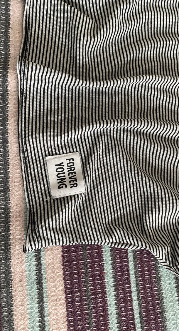 siyah beyaz çizgili kayık yaka tişört - Görsel 2