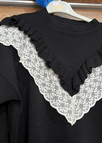 Dantel Detaylı Siyah Uzun Kollu Kazak - Görsel 2