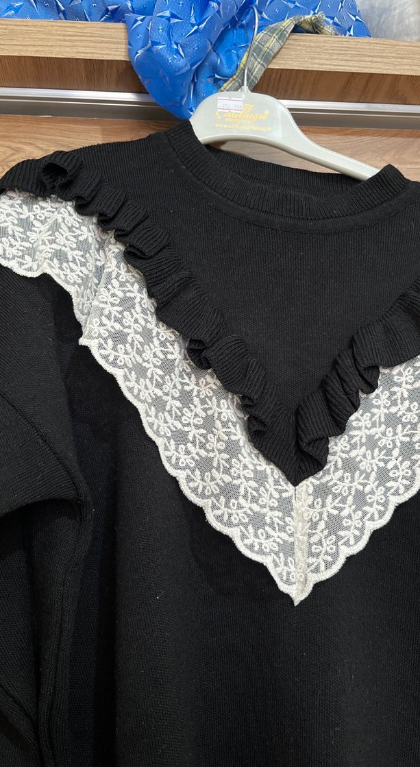 Dantel Detaylı Siyah Uzun Kollu Kazak - Görsel 2