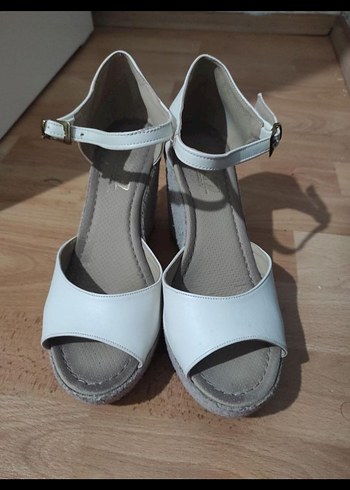 Beyaz Dolgu Topuklu Kadın Sandalet - Görsel 2