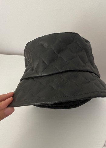 Siyah Deri Pliseli Kadın Şapka - Görsel 2