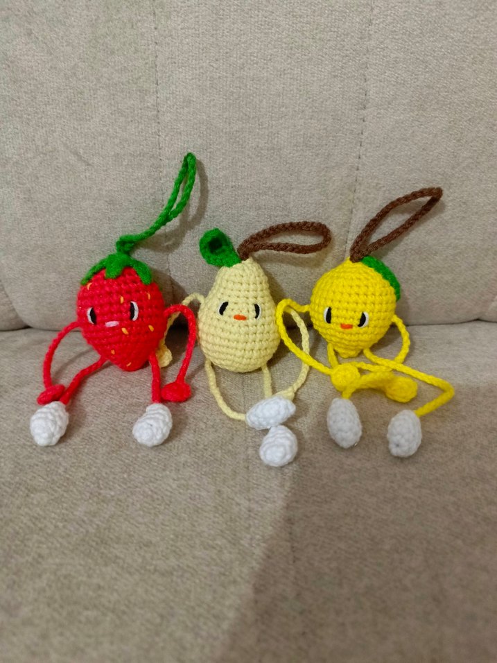 Sarı Püsküllü Minimalist Anahtarlık - Görsel 3