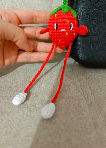 Renkli Püsküllü Çilek Anahtarlık - Görsel 3