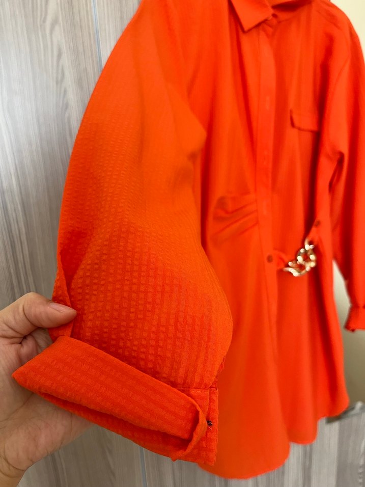 Kemer Detaylı Uzun Turuncu Kadın Gömlek - Görsel 2