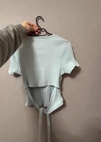 Bebek Mavisi Kısa Kollu Sırt Detaylı Tişört - Görsel 2