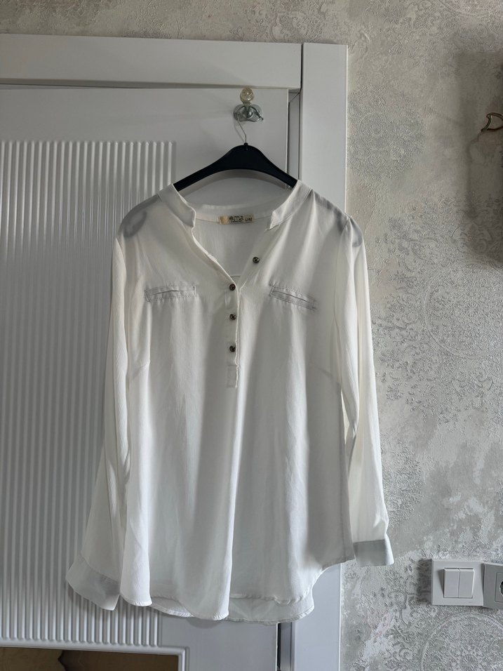 Düğmeli Beyaz Pamuklu V Yakalı Kadın Gömlek - Görsel 3