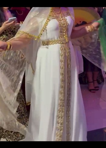 Uzun Beyaz İşlemeli Henna Elbisesi - Görsel 5