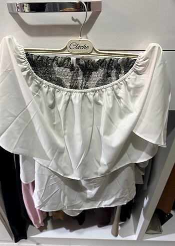 Beyaz Volanlı bluz şort takımı - Görsel 2